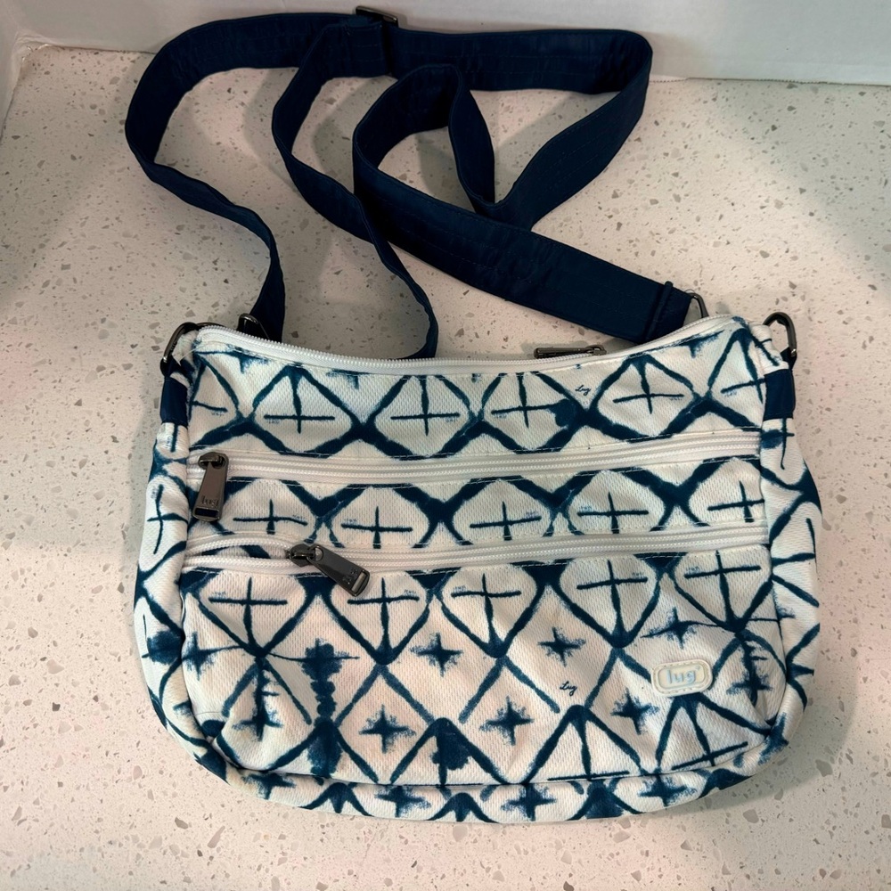 Lug Slider Freestyle Crossbody Bag
Diamond White